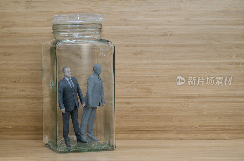 商人Action Figures in Jar